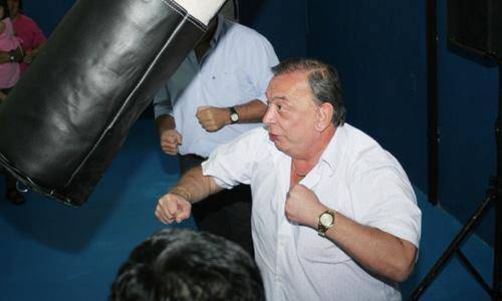 Z�ccaro junt� a la militancia y fue duro con el Gobierno nacional