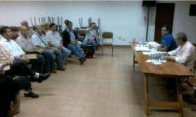 Socios de la CELO plantearon al s�ndico la deficiencia de los servicios de agua potable y energ�a el�ctrica