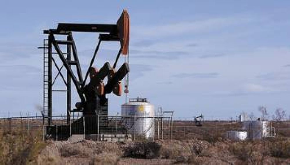 Peligra el abastecimiento por un paro petrolero en Santa Cruz: viaja hoy Cristina
