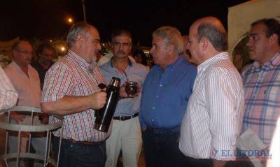 Colombi y de la Sota, binomio anti K en el torneo de pesca m�s grande del pa�s