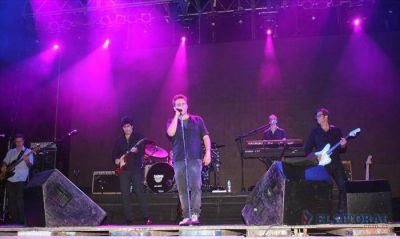Vicentico y Superlasciva pusieron rock a la cuarta noche y el p�blico estall�