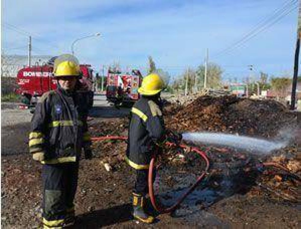  Se incendi� un quincho y un aserradero	