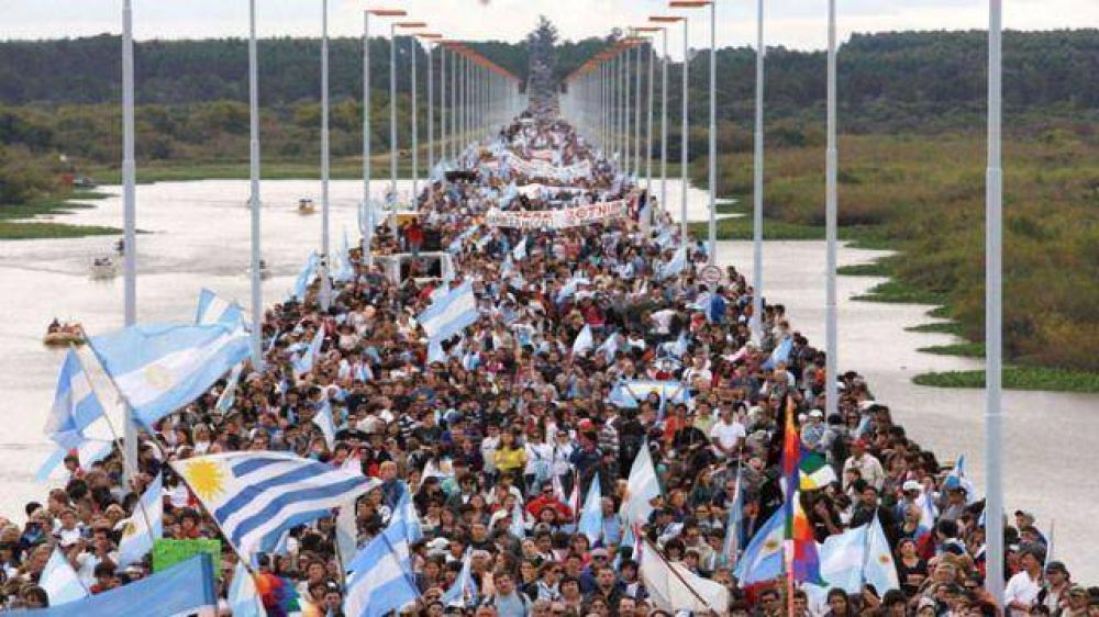 Por la lluvia, postergaron la marcha al puente internacional  