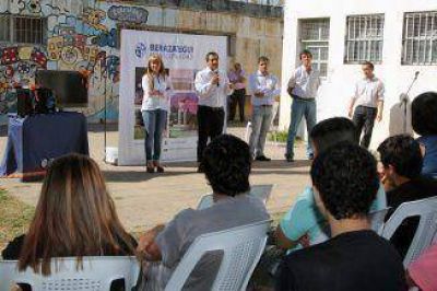La escuela secundaria n� 18 recibi� nuevos equipos tecnol�gicos