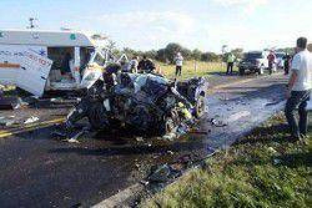 Cuatro chaque�os murieron en choque frontal en la Ruta 11