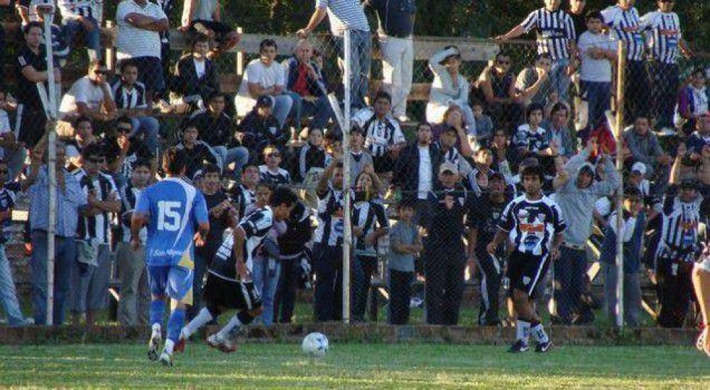 For Ever festej� sobre el final ante Las Parejas