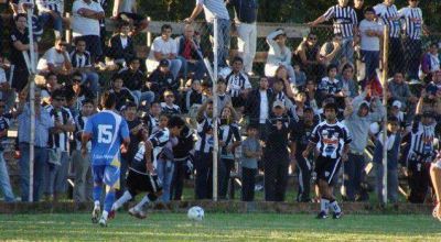 For Ever festej� sobre el final ante Las Parejas
