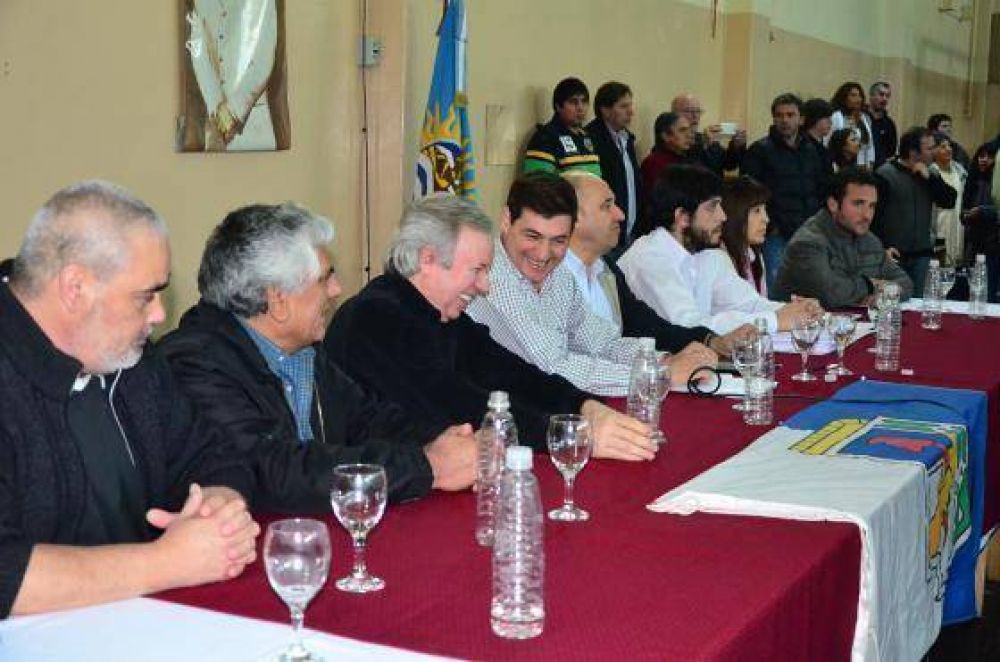 El congreso del PJ �exigi� a diputados aprobar las leyes del Ejecutivo