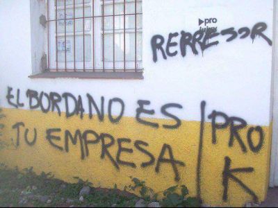 Pintadas en la sede del PRO