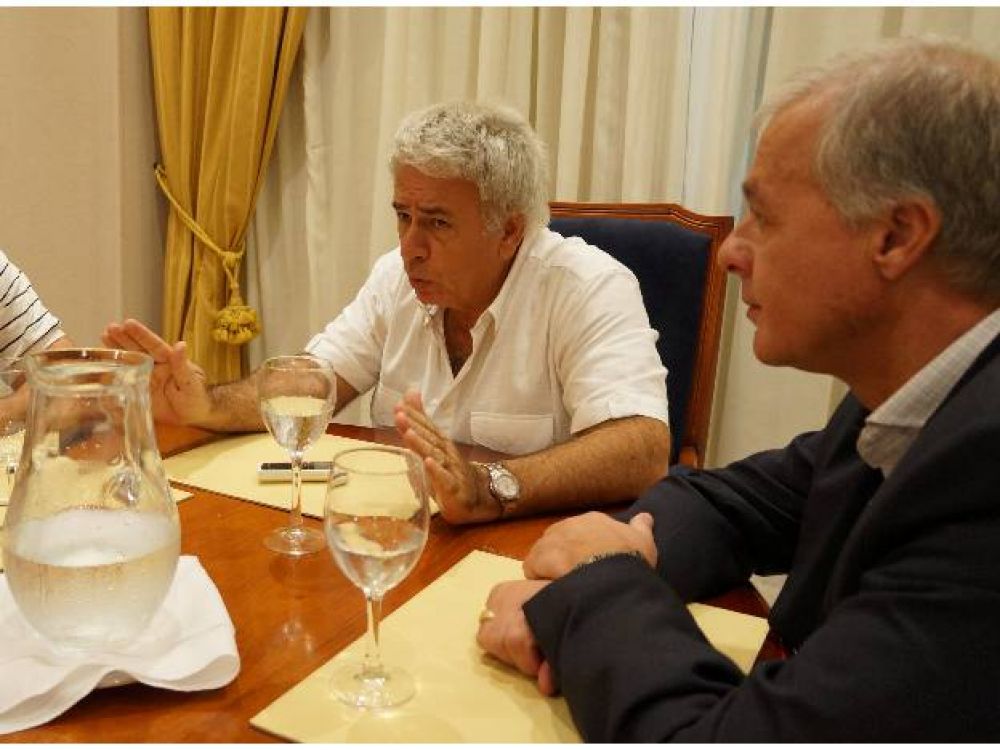 De la Sota: �Cristina gobierna con la chequera y con el l�tigo�