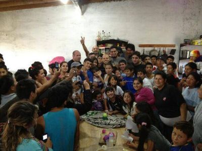 Ren� de Calle 13 entreg� donaciones a un comedor