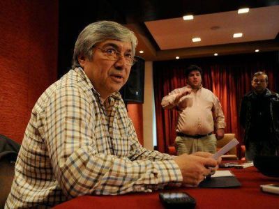 L�zaro B�ez se puso a disposici�n de la Justicia y denunciar� a Fari�a y Elaskar
