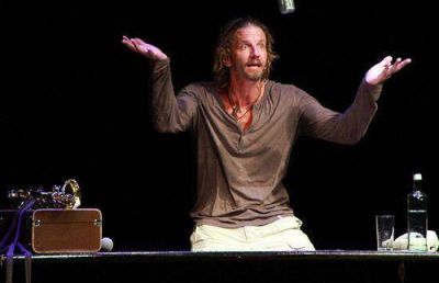 Facundo Arana llega a los tres teatros de Tigre con su unipersonal