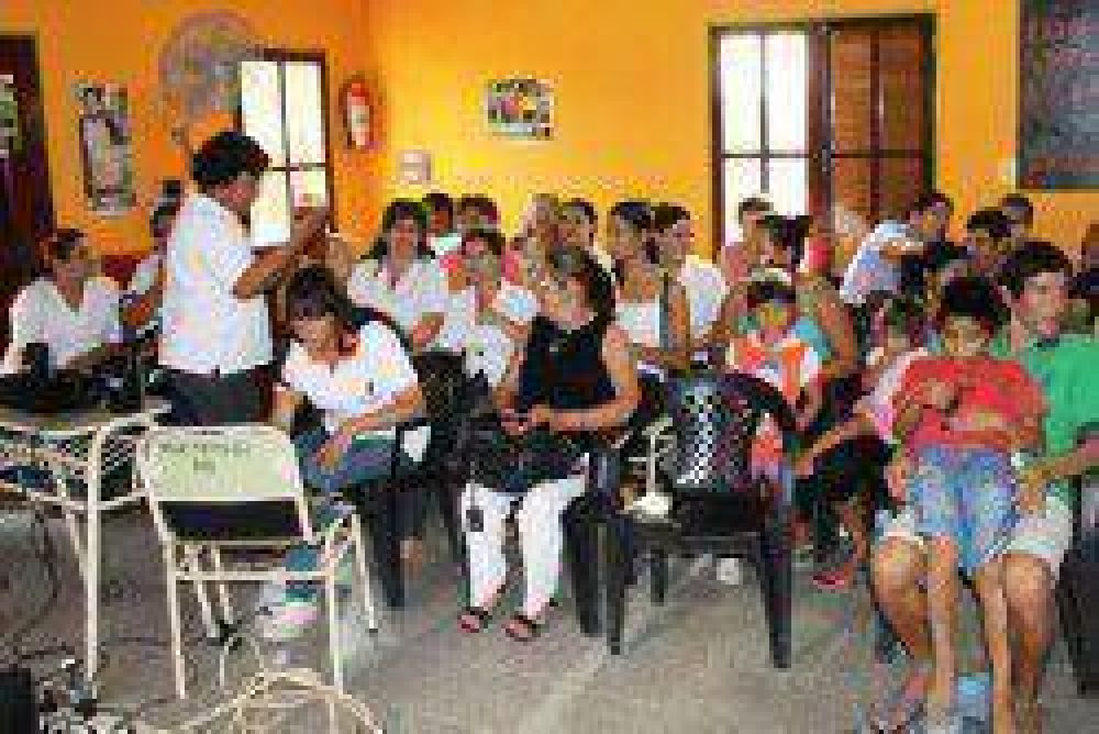 Charla sobre enfermedades de transmisi�n sexual en el barrio 13 de Diciembre