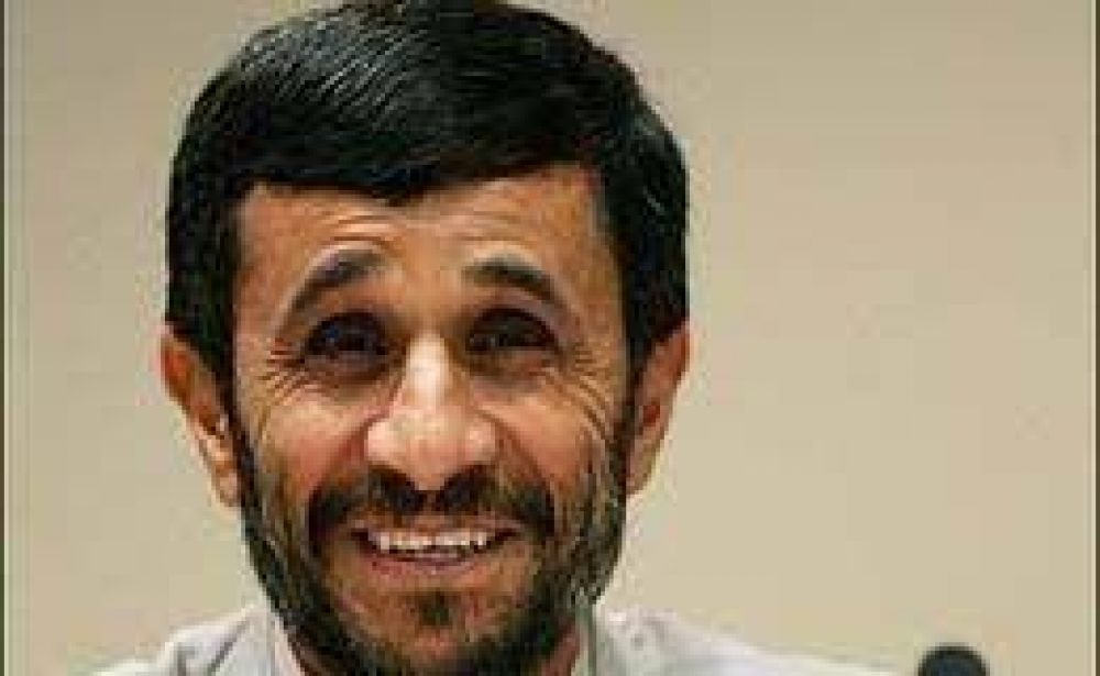 Ahmadinejad redobla la apuesta y acusa a Occidente de "intolerante" 