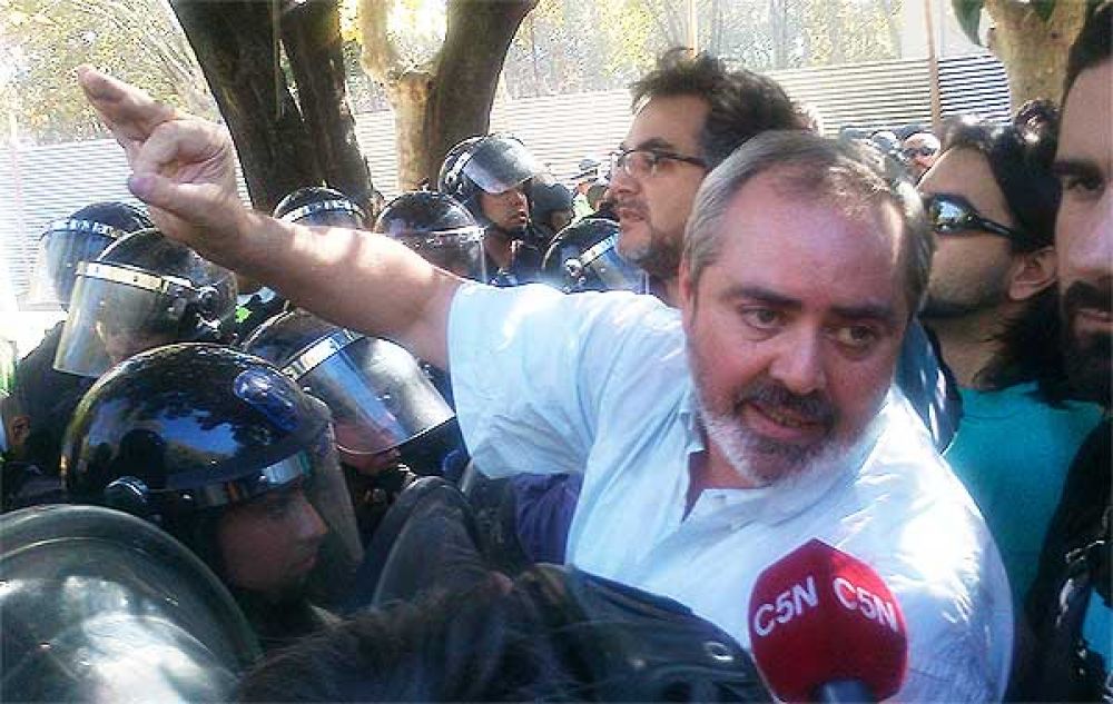 Denuncia penal contra Macri por la represi�n en el Hospital Borda