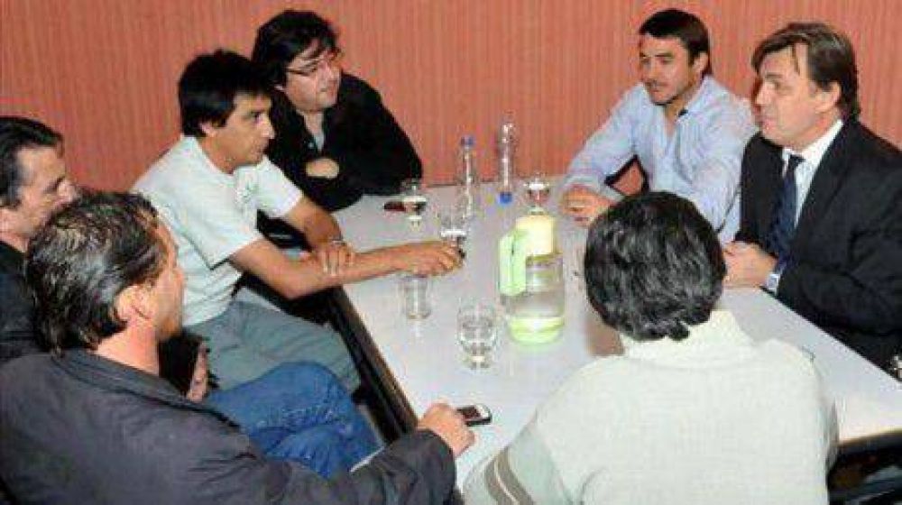 P�rez Cat�n se reuni� con los trabajadores y se levant� el paro con cortes de calles
