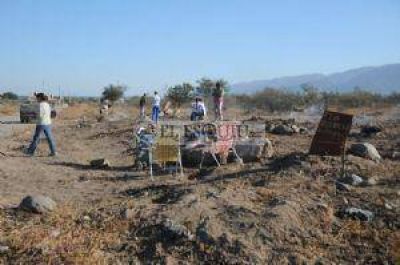 Subsecretario defendi� la toma de tierras que sean expropiables