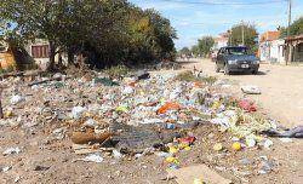 Ya pagan $ 3 millones por mes en alquiler de camiones, pero sigue el drama de la basura