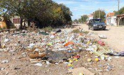 Ya pagan $ 3 millones por mes en alquiler de camiones, pero sigue el drama de la basura