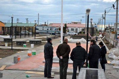 Melella recorri� la obra de la nueva plaza Teresa de Calcuta en barrio CGT