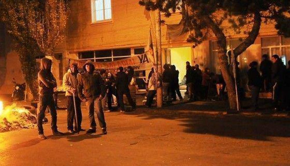 Trabajadores de la administraci�n p�blica acampan en el Ministerio de Econom�a