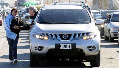 El Gobernador Peralta utiliza una camioneta Murano de Epsur, la empresa de L�zaro B�ez