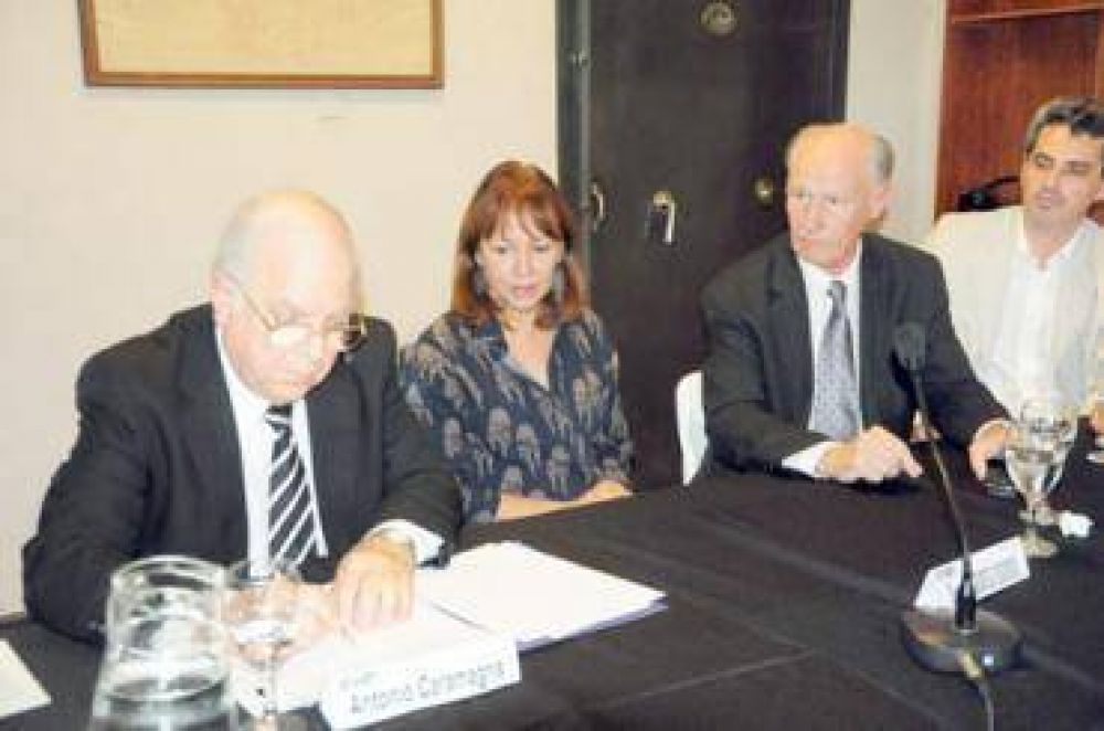 Firmaron un convenio de cooperaci�n con la Uni�n Industrial de Entre R�os