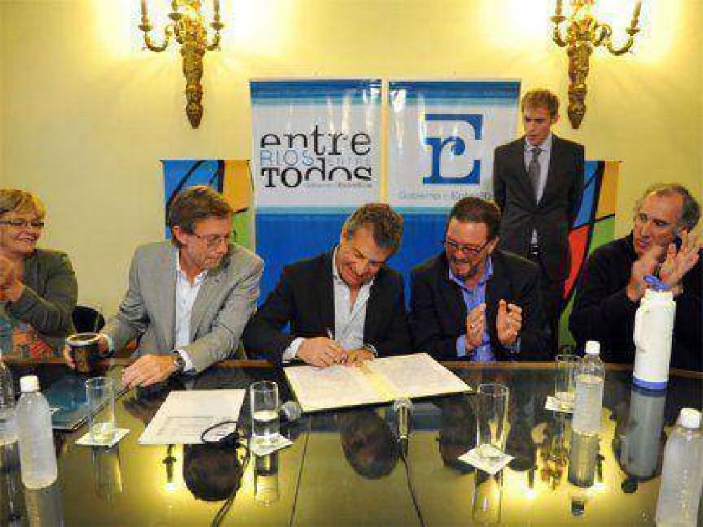 Se firm� el contrato de obra para la pavimentaci�n de un tramo de la ruta 51