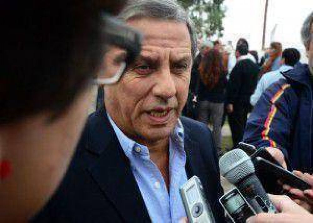 Quiroga le respondi� a Guti�rrez: �La provincia tiene 20 mil empleados de m�s�