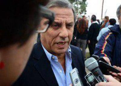 Quiroga le respondi� a Guti�rrez: �La provincia tiene 20 mil empleados de m�s�