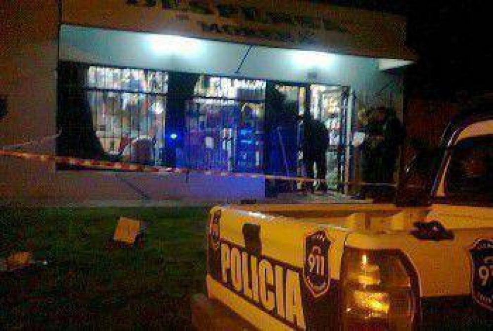 Un comerciante y su suegro heridos tras intento de robo