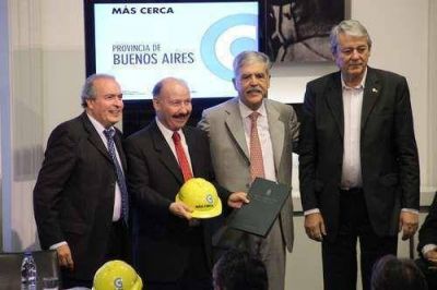 El intendente Inza firm� ayer un convenio por 5.000.000 de pesos para obras h�dricas