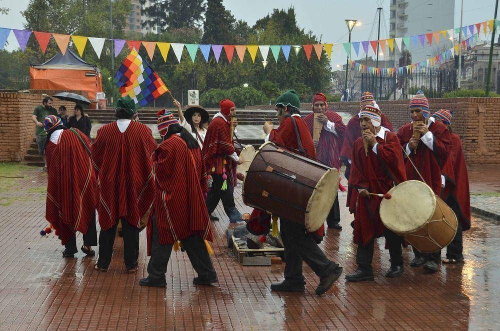 LANS CELEBR EL 8vo. ENCUENTRO DE SIKURIS Y CANTO COMUNITARIO 2013
