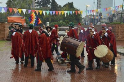 LAN�S CELEBR� EL 8vo. ENCUENTRO DE SIKURIS Y CANTO COMUNITARIO 2013