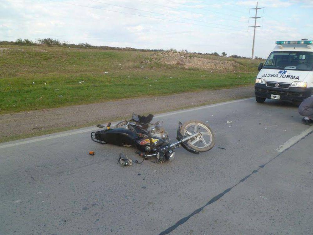 Motociclista sufri� una fractura expuesta tras embestir un autom�vil