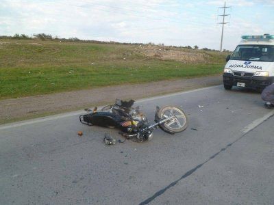 Motociclista sufri� una fractura expuesta tras embestir un autom�vil