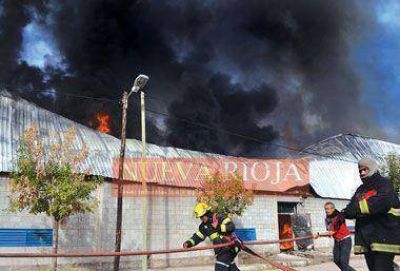 Feroz incendio provoc� p�rdidas totales en el s�per Casa Berchia