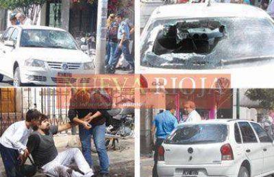 Motociclista enfurecido provoc� da�os a un auto que lo encerr�