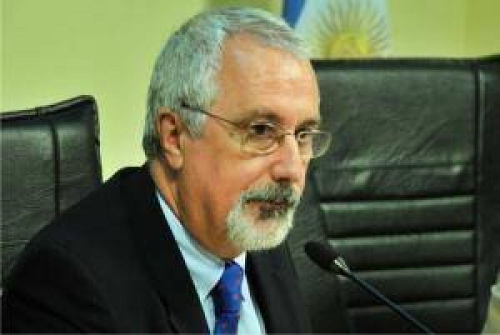 El titular del InSSSeP se puso a disposici�n del Ombudsman para "colaborar en la resoluci�n de conflictos"