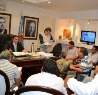 Quintela ratific� la potestad municipal de otorgar licencias de taxis