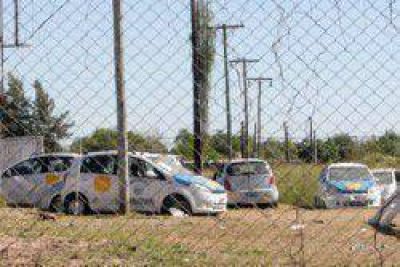 Patrulleros comprados hace pocos a�os ya est�n en un �cementerio� de veh�culos