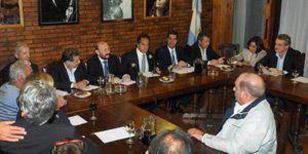 Denuncian accionar de �grupos destituyentes�