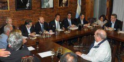 Denuncian accionar de �grupos destituyentes�