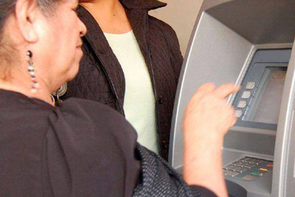 Banco del Chubut capacitar� a abuelos sobre el uso de los cajeros autom�ticos