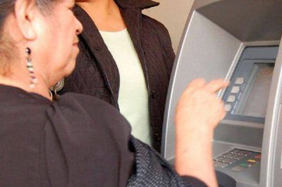 Banco del Chubut capacitar� a abuelos sobre el uso de los cajeros autom�ticos