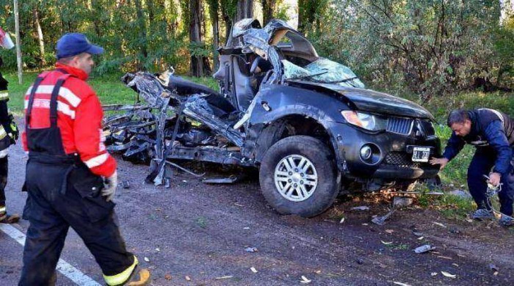 Tres amigos murieron al chocar una camioneta en San Rafael