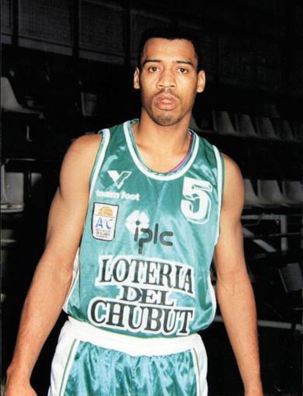 Hoy se cumplen 20 a�os de los 63 puntos de Andrew Moten en Gimnasia