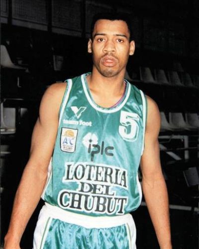 Hoy se cumplen 20 a�os de los 63 puntos de Andrew Moten en Gimnasia