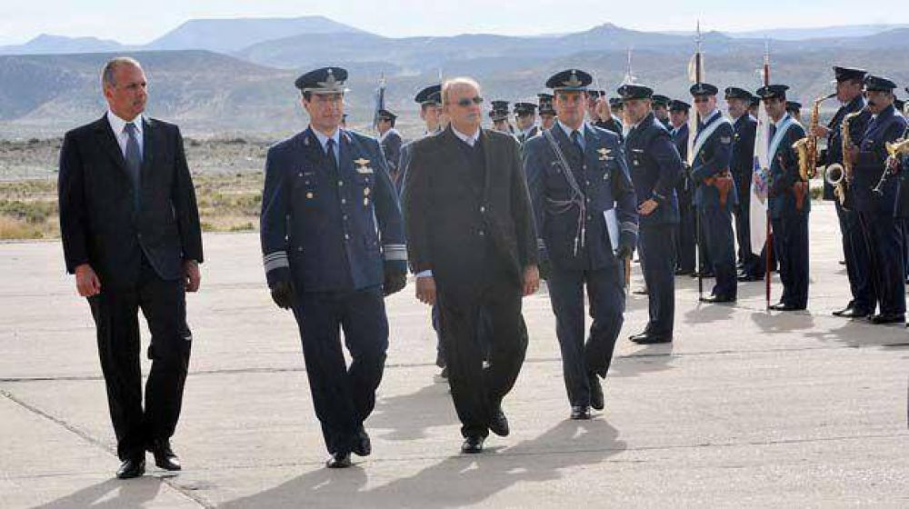 Se evoc� el 31� aniversario del bautismo de fuego de la Fuerza A�rea